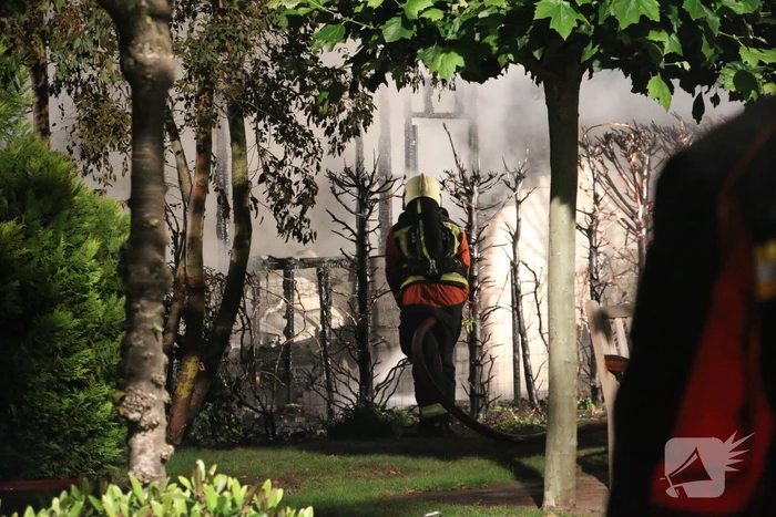 Felle uitslaande brand in chalet