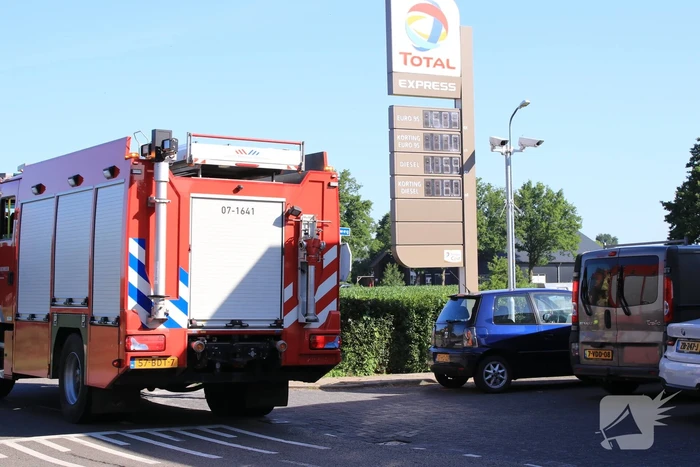 Personenwagen botst achterop bestelbus