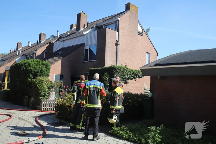 Brandweer druk met grote woningbrand