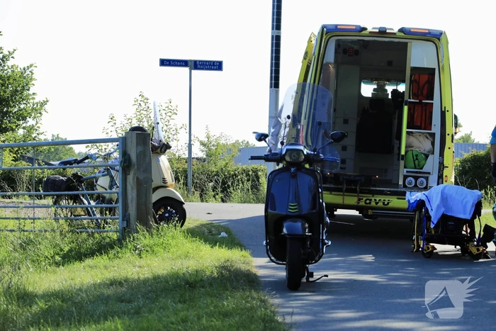 Twee scooterrijders gewond na botsing