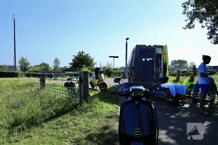 Twee scooterrijders gewond na botsing