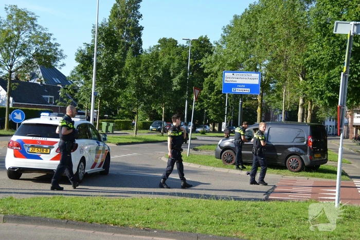 Wielrenner gewond door botsing met busje