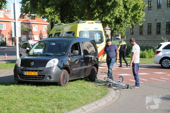 Wielrenner gewond door botsing met busje