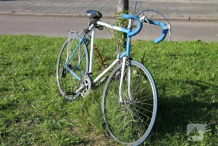 Wielrenner gewond door botsing met busje