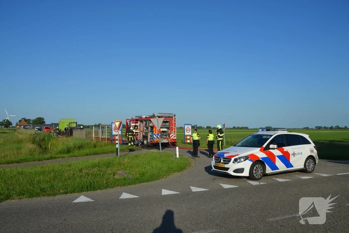 Trekker brandt uit tijdens hooibouw