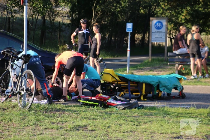 Wielrenner gewond na aanrijding met auto