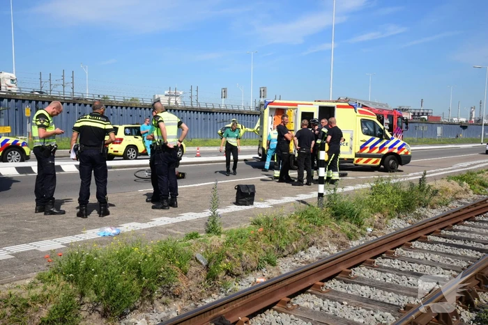Fietser aangereden door vrachtwagen