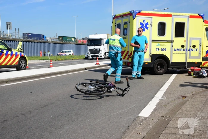 Fietser aangereden door vrachtwagen