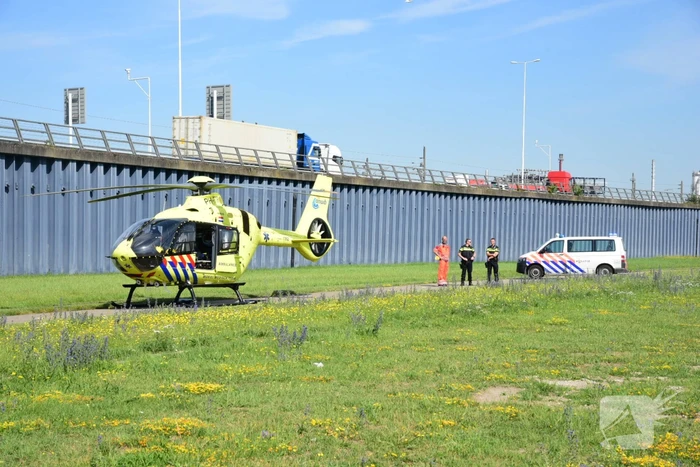 Fietser aangereden door vrachtwagen