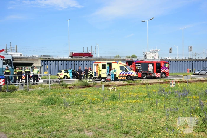 Fietser aangereden door vrachtwagen