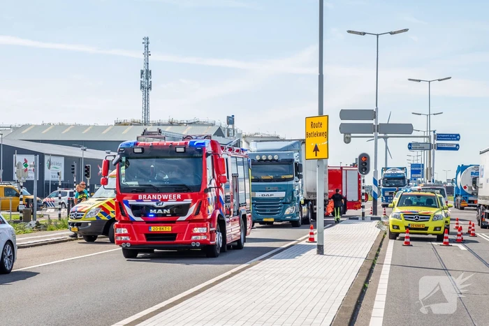 Fietser aangereden door vrachtwagen