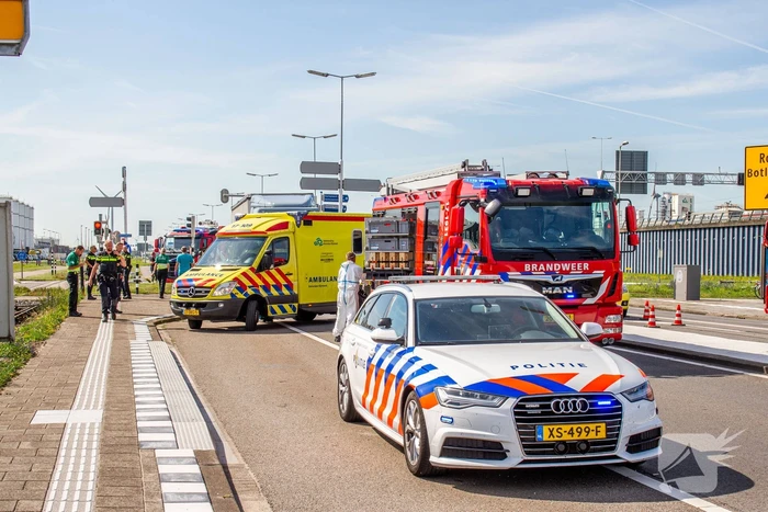 Fietser aangereden door vrachtwagen
