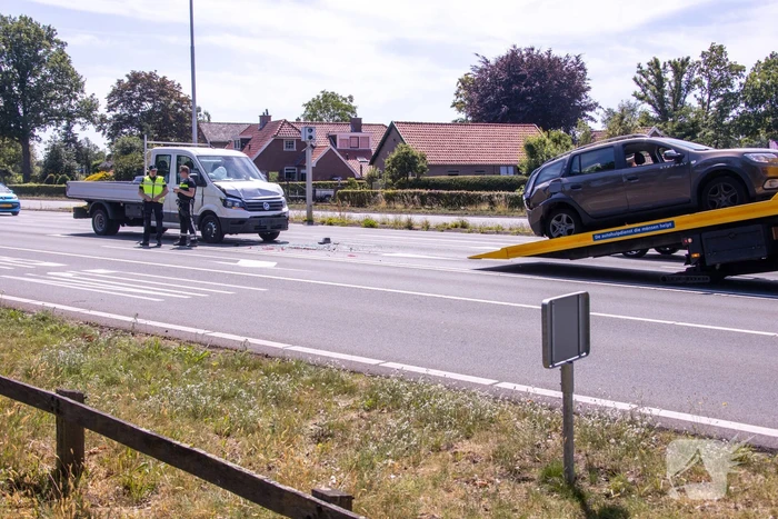 Bakwagen botst achterop personenwagen