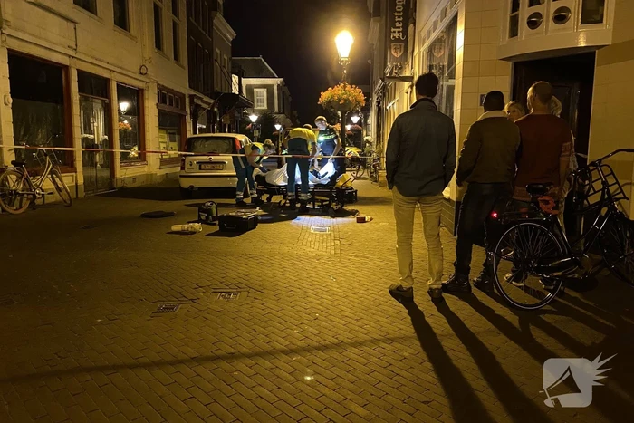 Persoon zwaargewond na val op straat