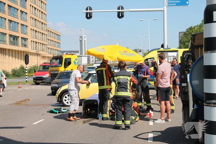 Veel schade bij flinke aanrijding op kruising