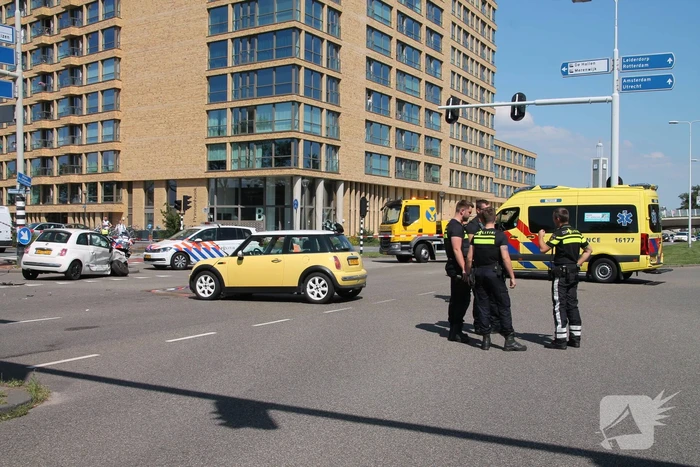 Veel schade bij flinke aanrijding op kruising