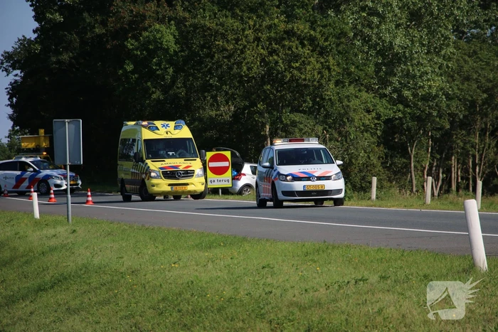 Personenauto flink beschadigd na eenzijdige aanrijding