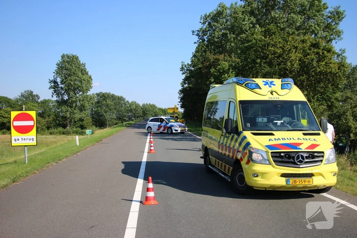 Personenauto flink beschadigd na eenzijdige aanrijding