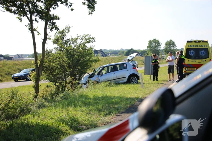 Personenauto flink beschadigd na eenzijdige aanrijding