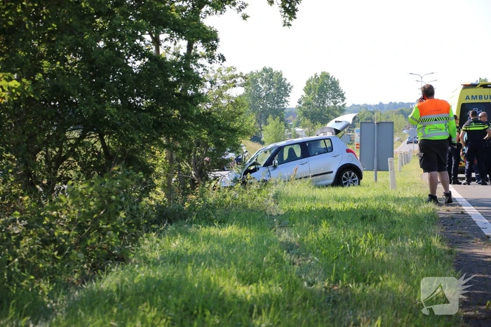 Personenauto flink beschadigd na eenzijdige aanrijding