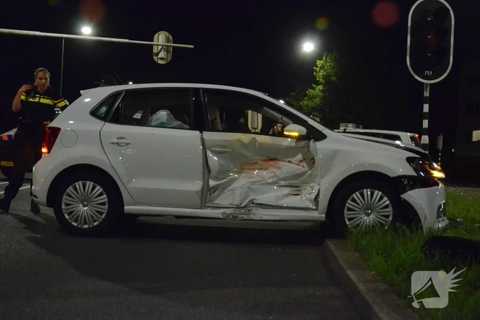 Auto in de sloot na aanrijding