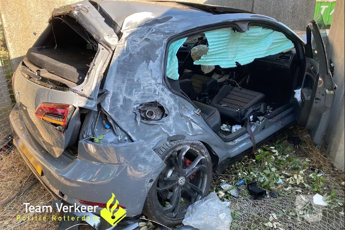 Cokegebruiker vliegt uit de bocht, 3 inzittenden gewond
