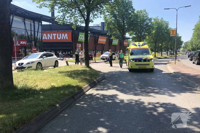 Fietser gewond na aanrijding met personenauto