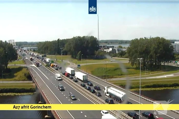 Merwedebrug afgesloten na ongeval met vrachtwagen