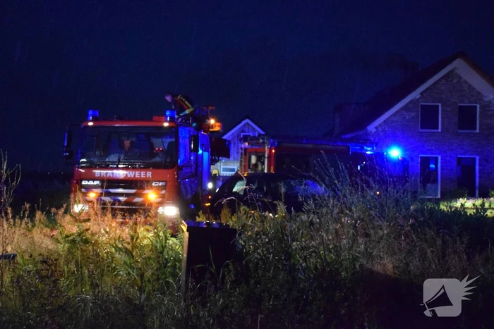 Flinke brand in woning met rietenkap