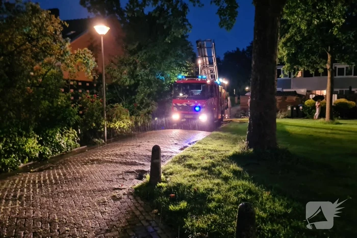 Brandlucht in woning na mogelijke blikseminslag