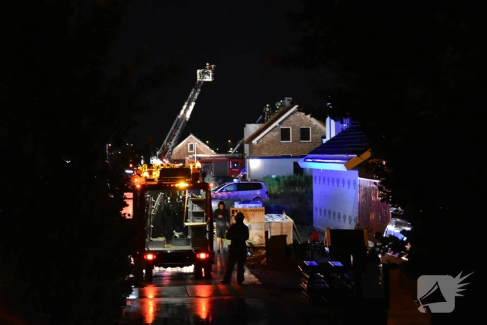 Flinke brand in woning met rietenkap