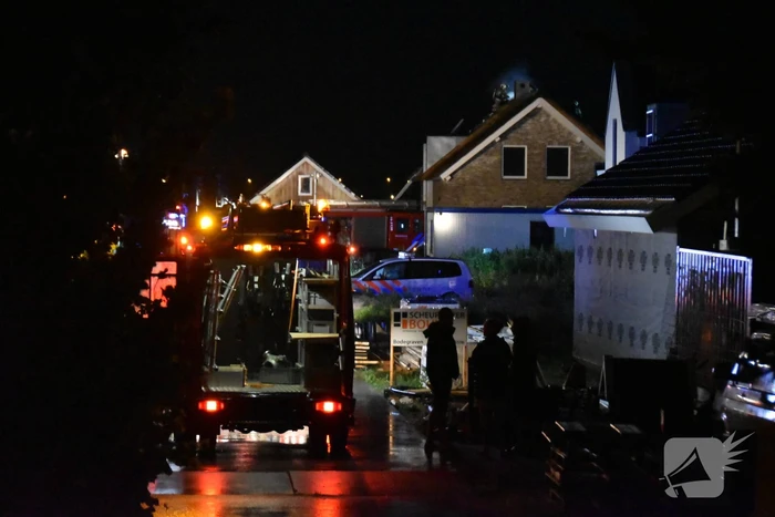 Flinke brand in woning met rietenkap