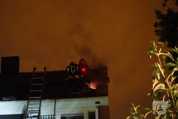 Brandlucht in woning na mogelijke blikseminslag