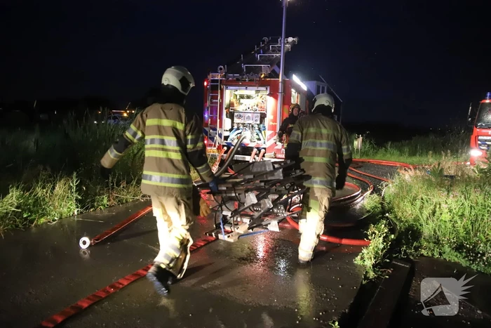 Flinke brand in woning met rietenkap
