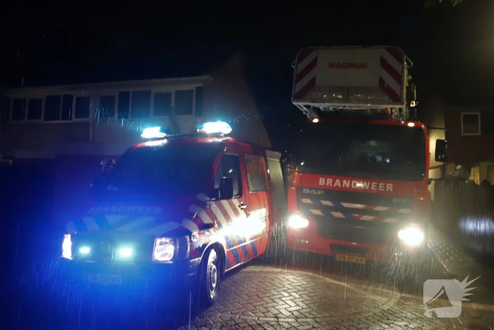 Brandlucht in woning na mogelijke blikseminslag