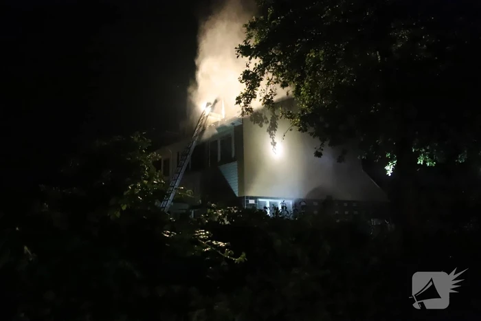 Brandlucht in woning na mogelijke blikseminslag