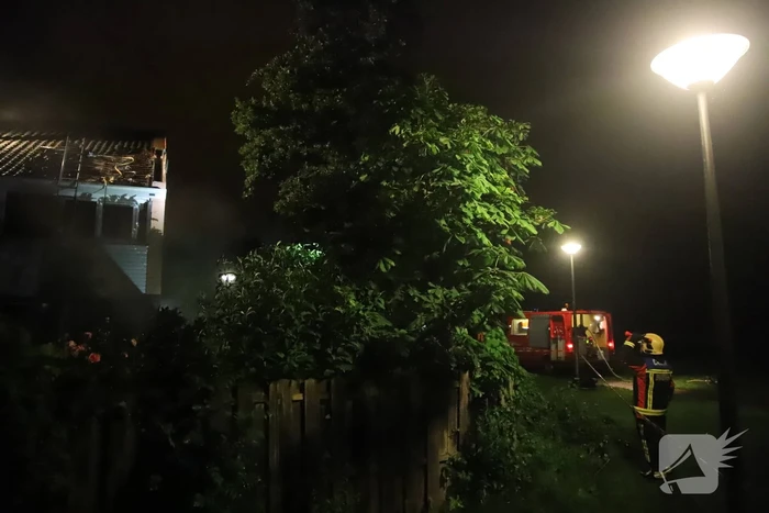 Brandlucht in woning na mogelijke blikseminslag
