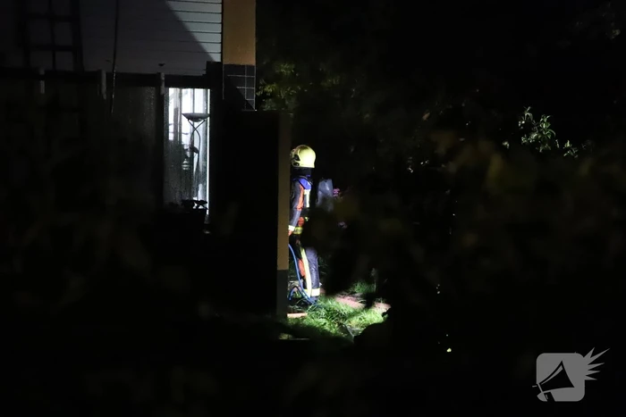 Brandlucht in woning na mogelijke blikseminslag