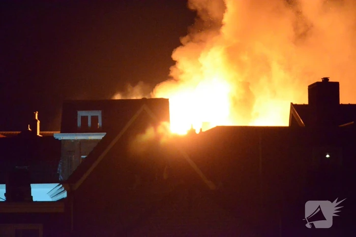 Zeer grote brand dak restaurant Pronto