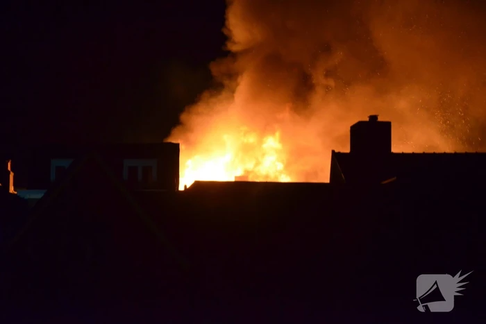 Zeer grote brand dak restaurant Pronto