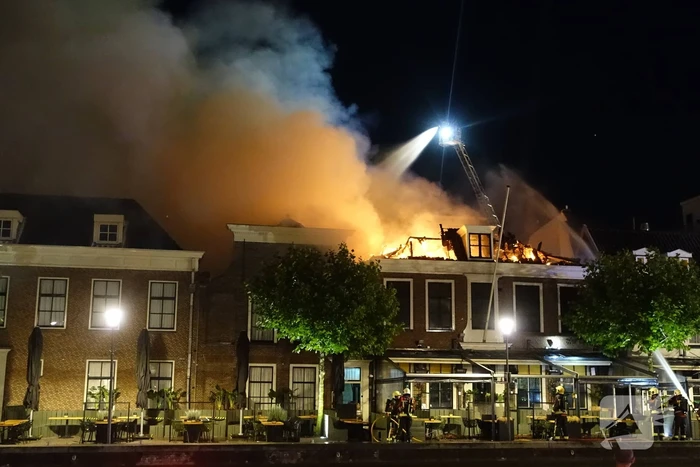 Zeer grote brand dak restaurant Pronto
