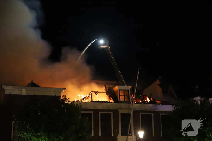 Zeer grote brand dak restaurant Pronto