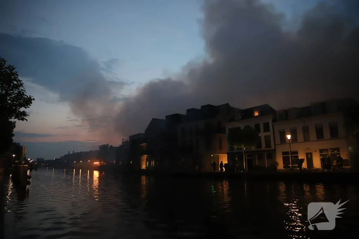 Zeer grote brand dak restaurant Pronto