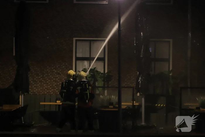 Zeer grote brand dak restaurant Pronto