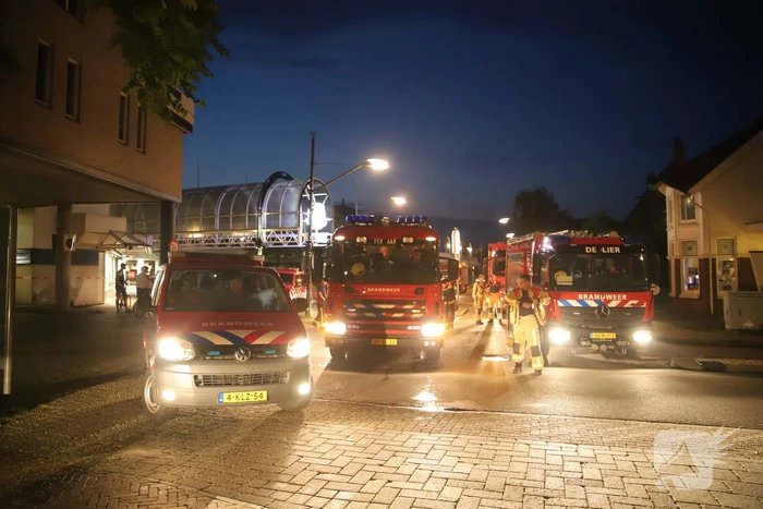 Zeer grote brand dak restaurant Pronto