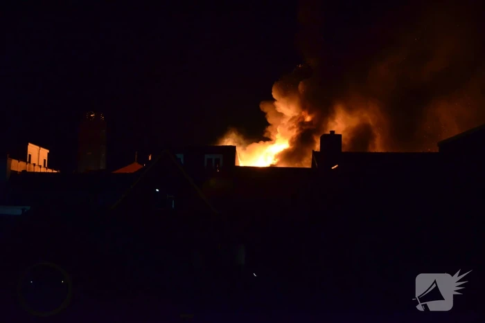 Zeer grote brand dak restaurant Pronto