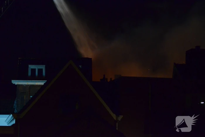 Zeer grote brand dak restaurant Pronto
