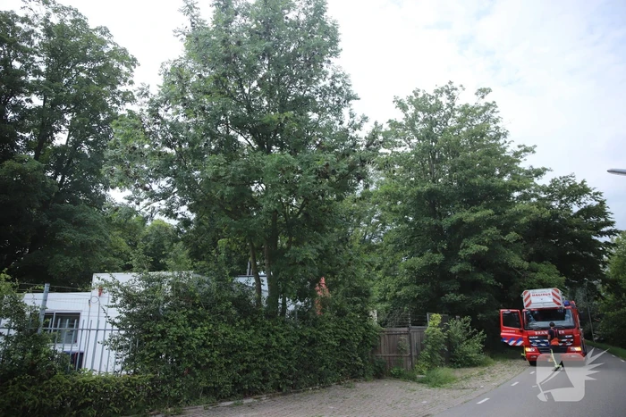 Brandweer controleert brandmelding bij crematorium Ysselhof