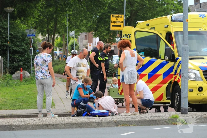 Driewieler vliegt uit de bocht