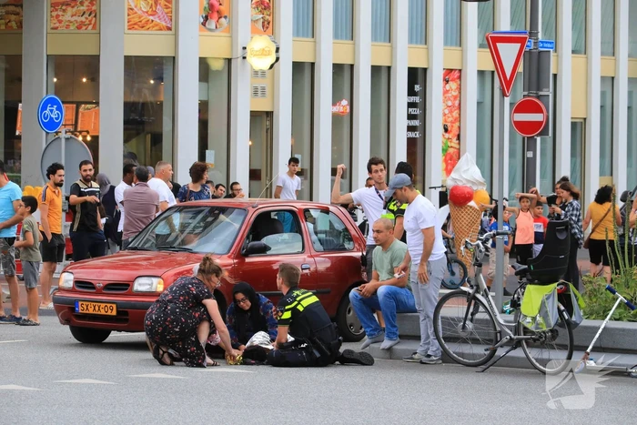Jongetje op step aangereden door auto